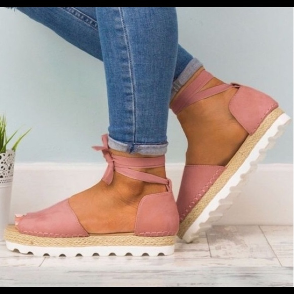 Ribbon wrap sandals